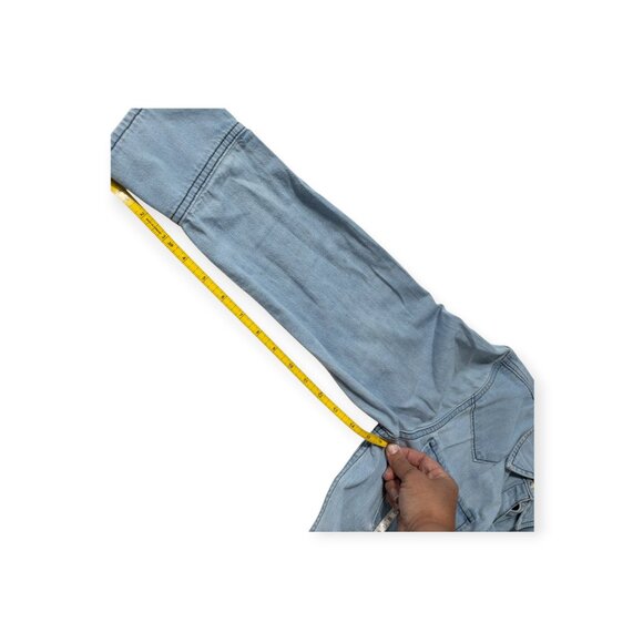 Lee Relaxed Fit Denim Crop Top Button Down Pockets SZ S Light Blue Long Sleeve - Picture 2 of 11